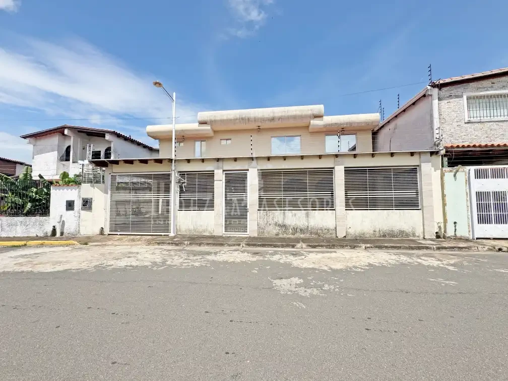 Ledezma Asesores Vende Casa Quinta detrás del Económico de Ciudad Bolívar Venezuela