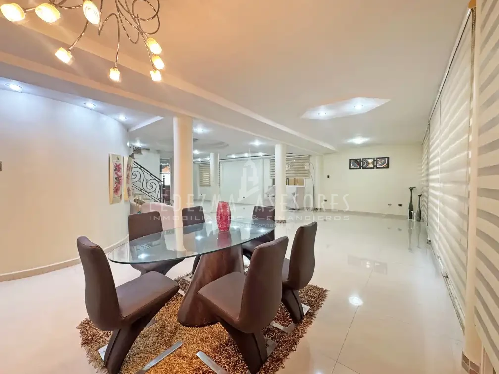 Ledezma Asesores Vende Casa Quinta con amplio terreno en Ciudad Bolívar Venezuela